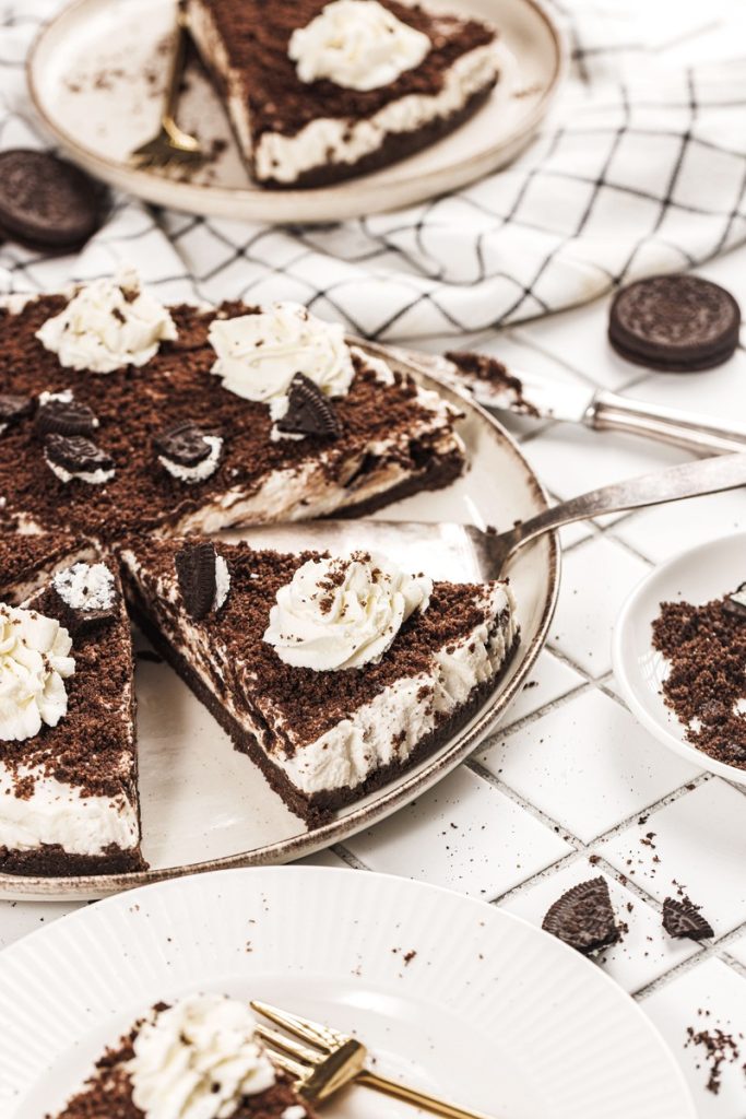 Oreo cheesecake ready to eat